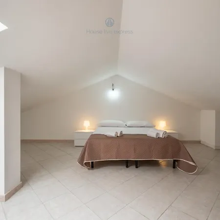 Domo Mea-house Live Express شقة *